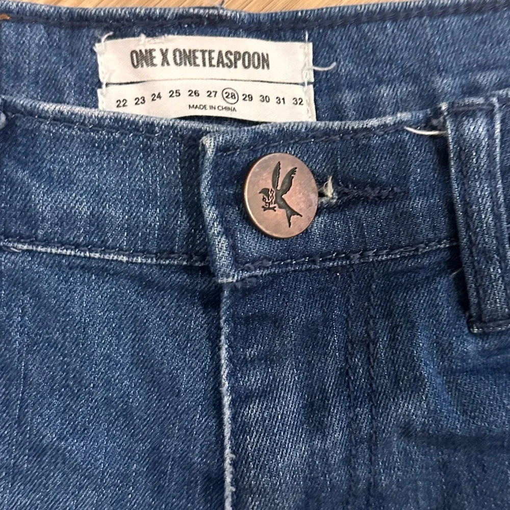 One by One Teaspoon denim shorts size 28; like new! - Picture 3 of 9